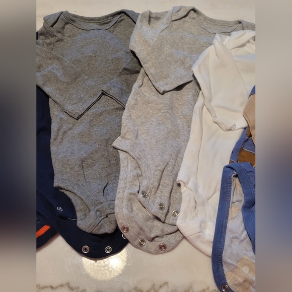 EUC Carters Infant Long Sleeve Bodysuit Set Stripes and Bear Print 3 To 6 Months - Picture 3 of 8